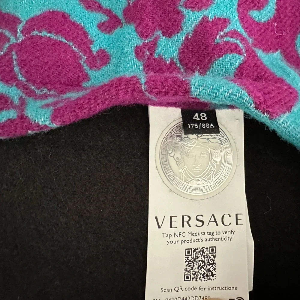 Versace - Picture 4 of 5